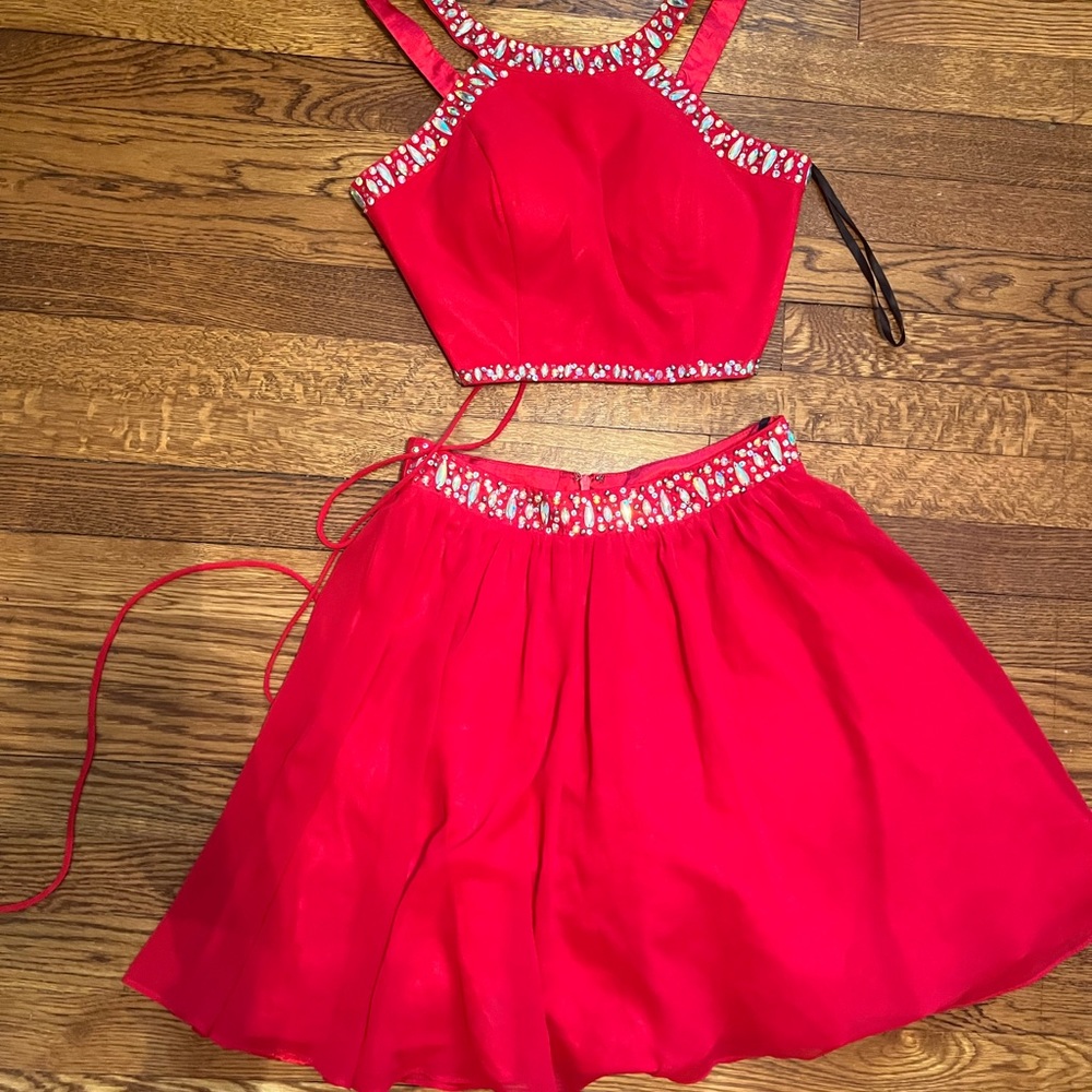 Bee Darlin Homecoming dress size 3/4
